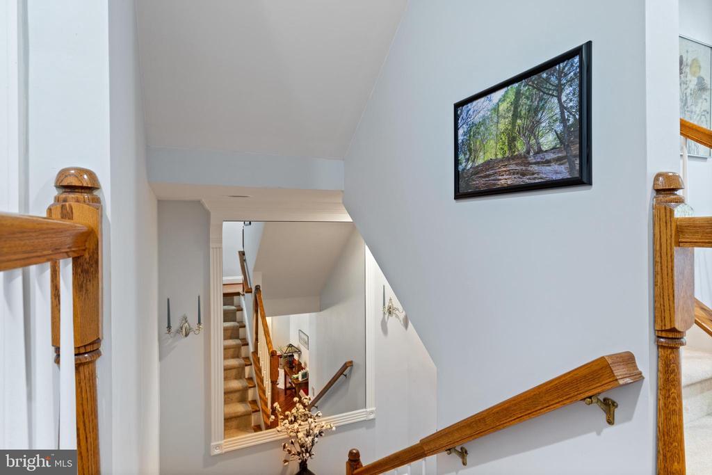 678 GREYCLIFFE LANE