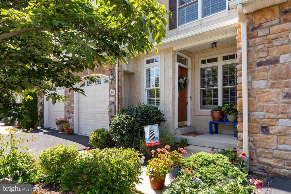 678 GREYCLIFFE LANE