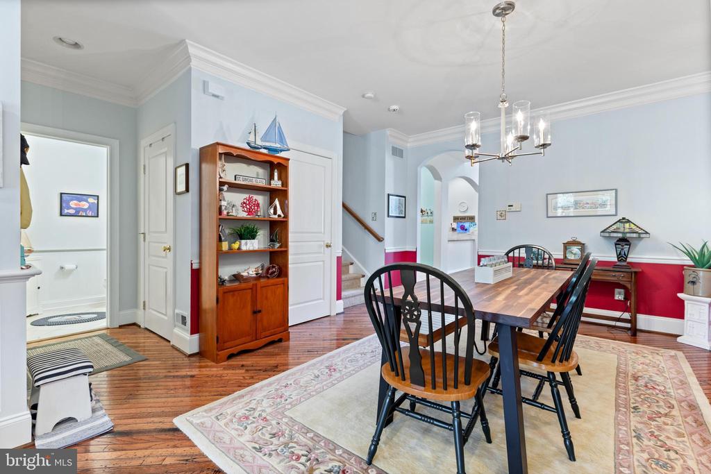 678 GREYCLIFFE LANE