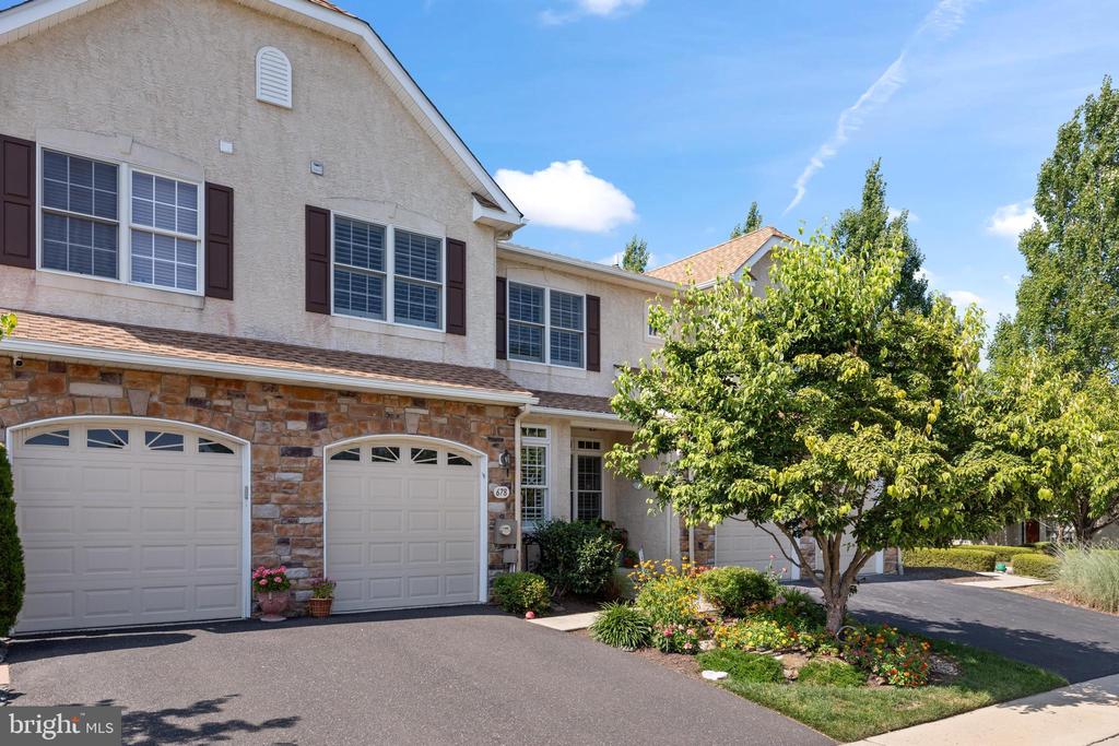 678 GREYCLIFFE LANE