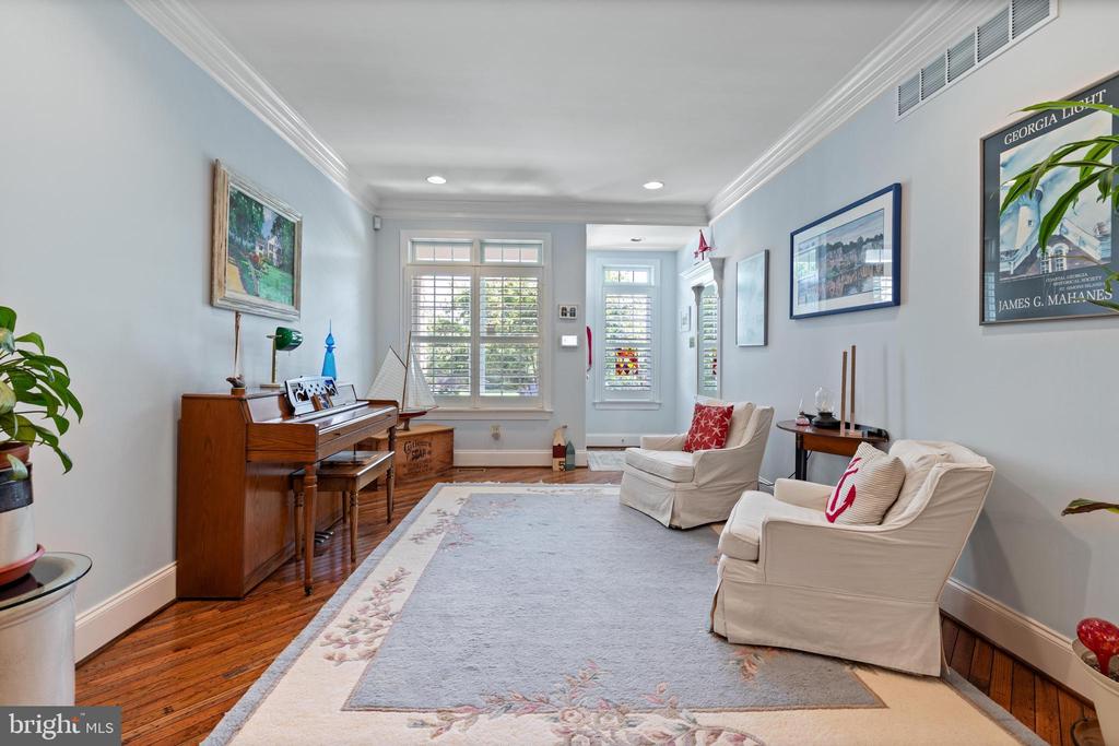 678 GREYCLIFFE LANE