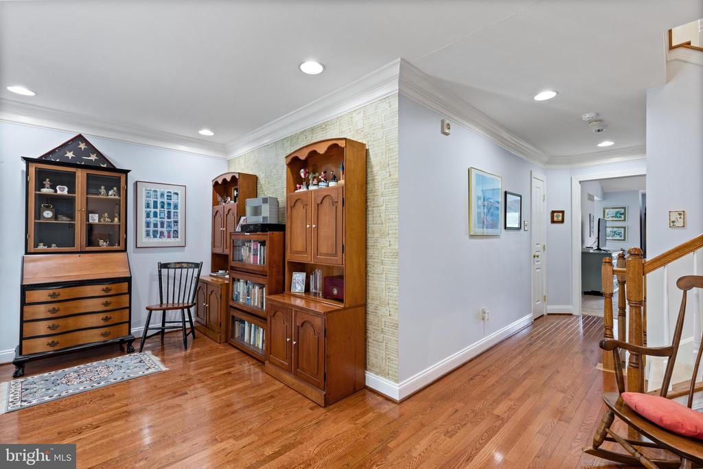 678 GREYCLIFFE LANE
