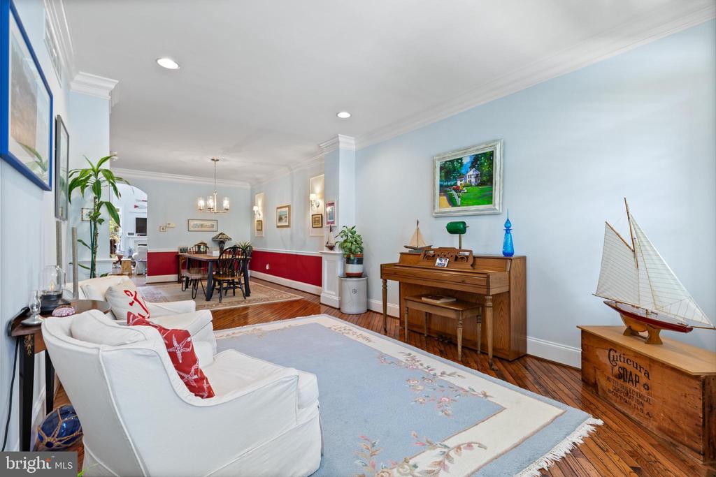 678 GREYCLIFFE LANE