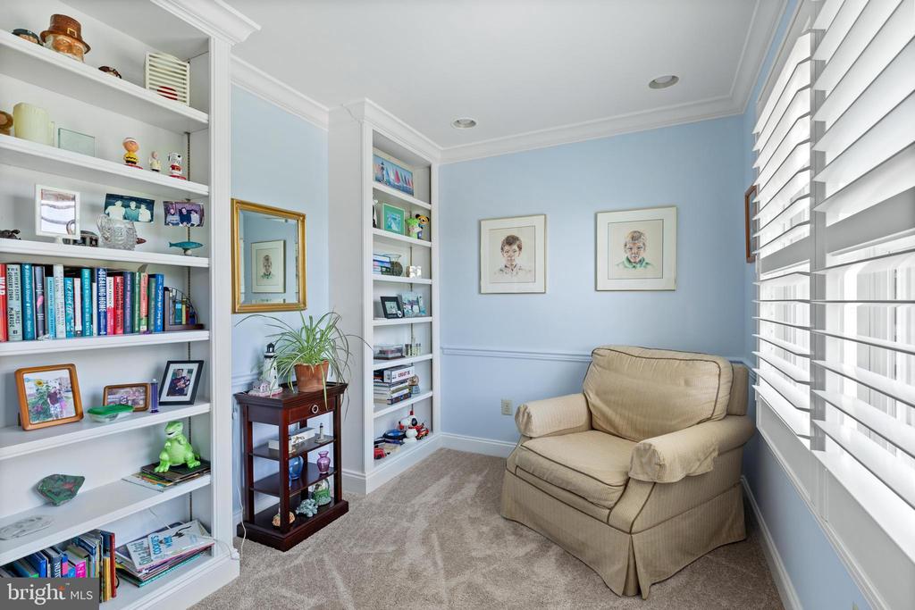 678 GREYCLIFFE LANE
