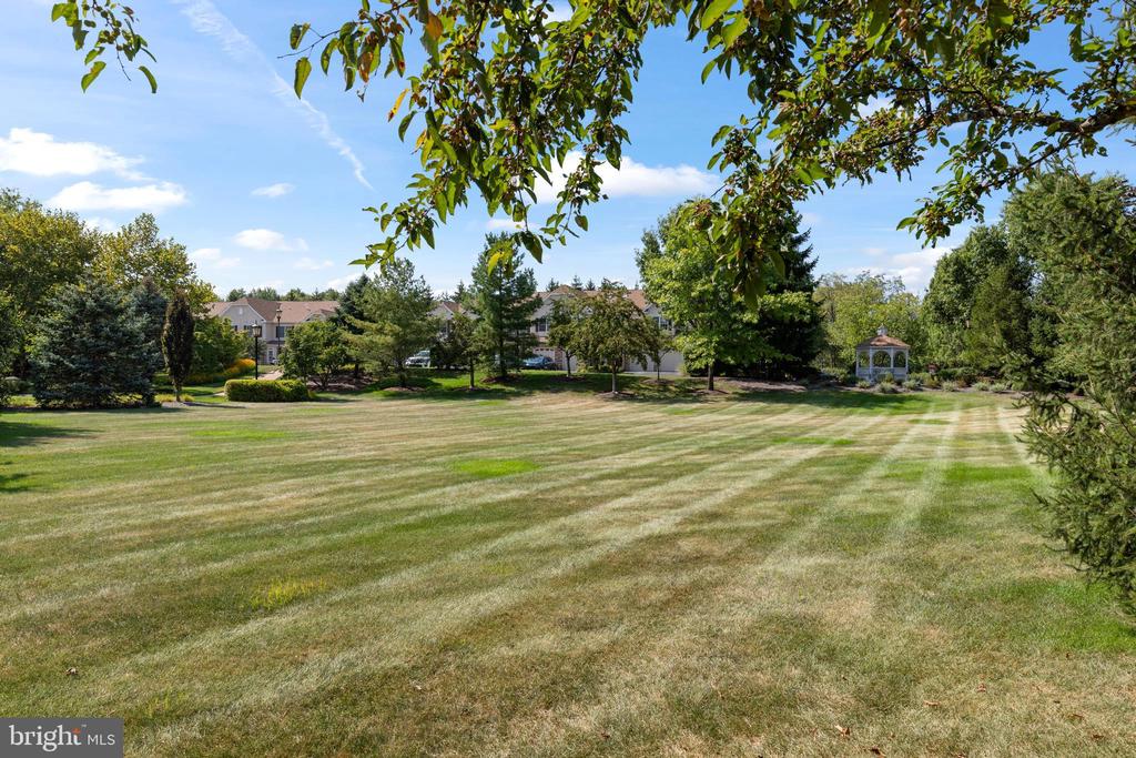 678 GREYCLIFFE LANE