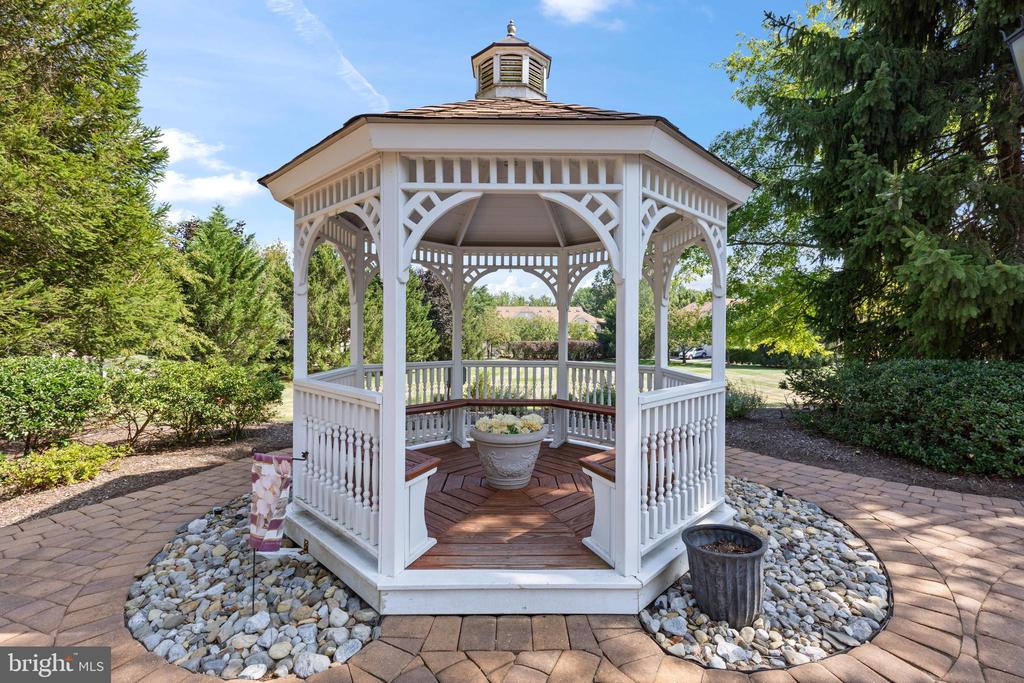 678 GREYCLIFFE LANE