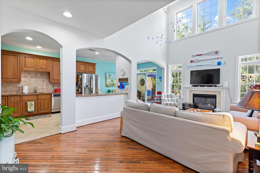678 GREYCLIFFE LANE