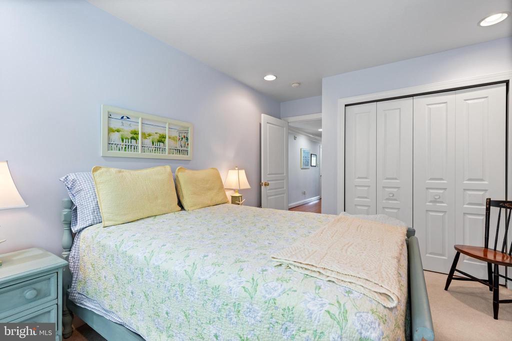 678 GREYCLIFFE LANE