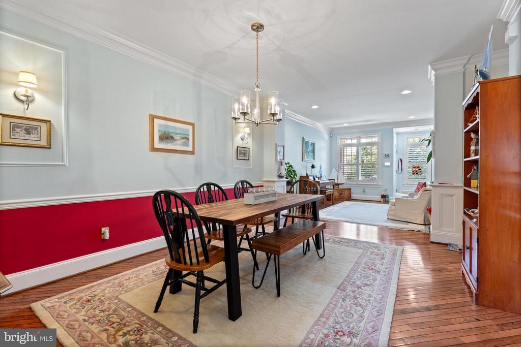 678 GREYCLIFFE LANE