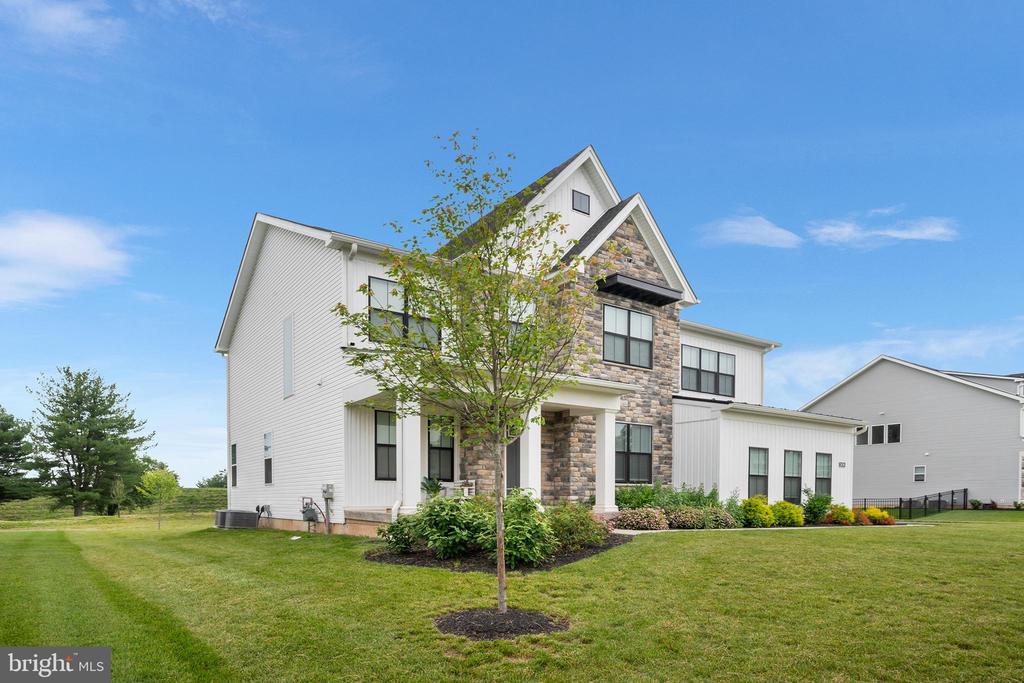2639 HAWTHORN DRIVE