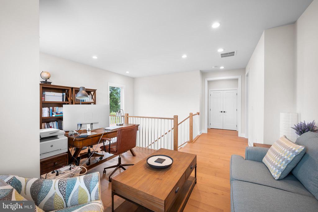 2639 HAWTHORN DRIVE