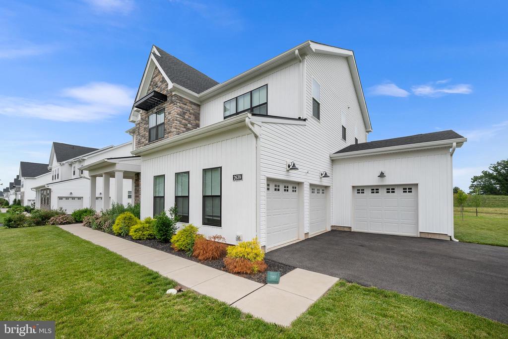 2639 HAWTHORN DRIVE