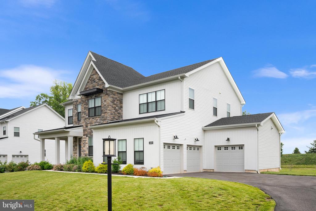 2639 HAWTHORN DRIVE