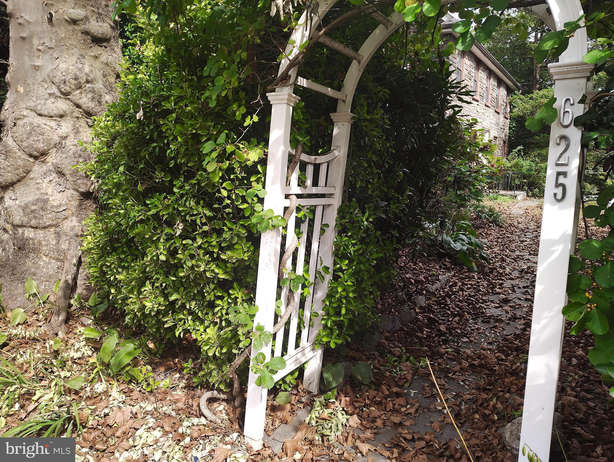 625 CHELTEN HILLS DRIVE