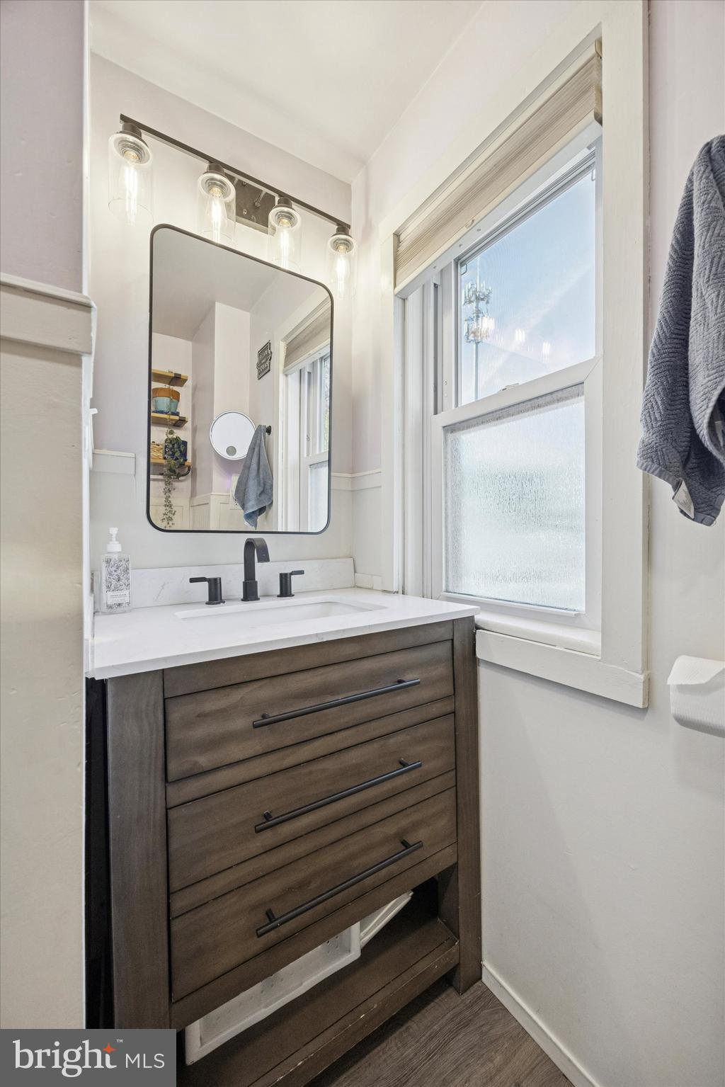 2951 N CHARLOTTE STREET