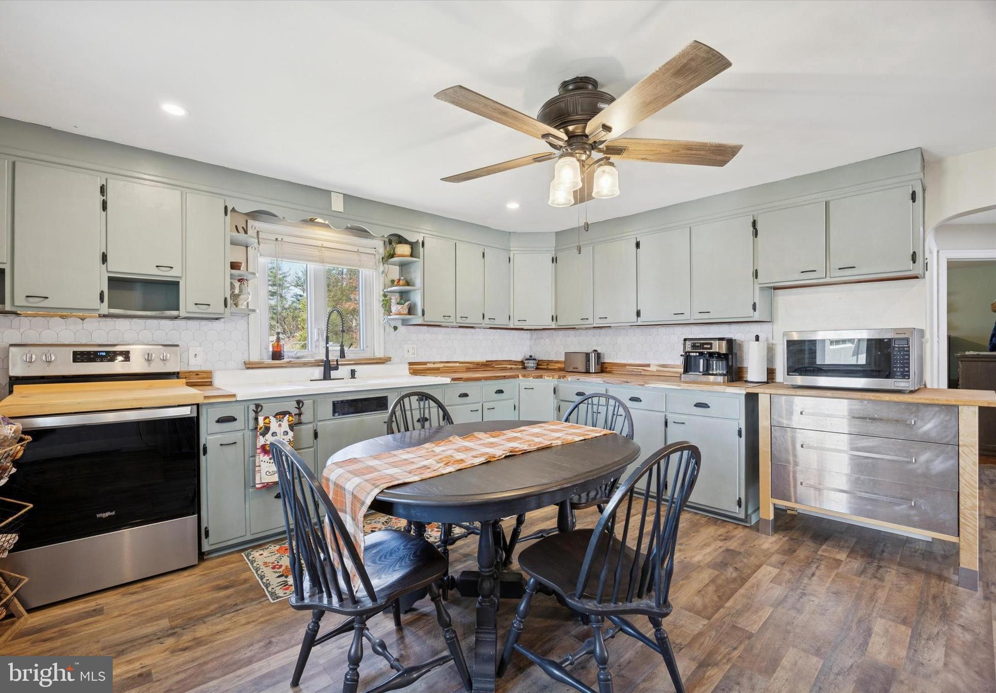 2951 N CHARLOTTE STREET