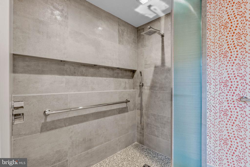 101 CHESWOLD LANE 2-F