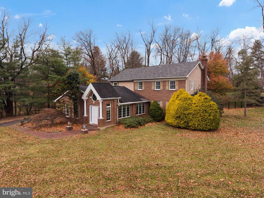 1536 FULTON DRIVE