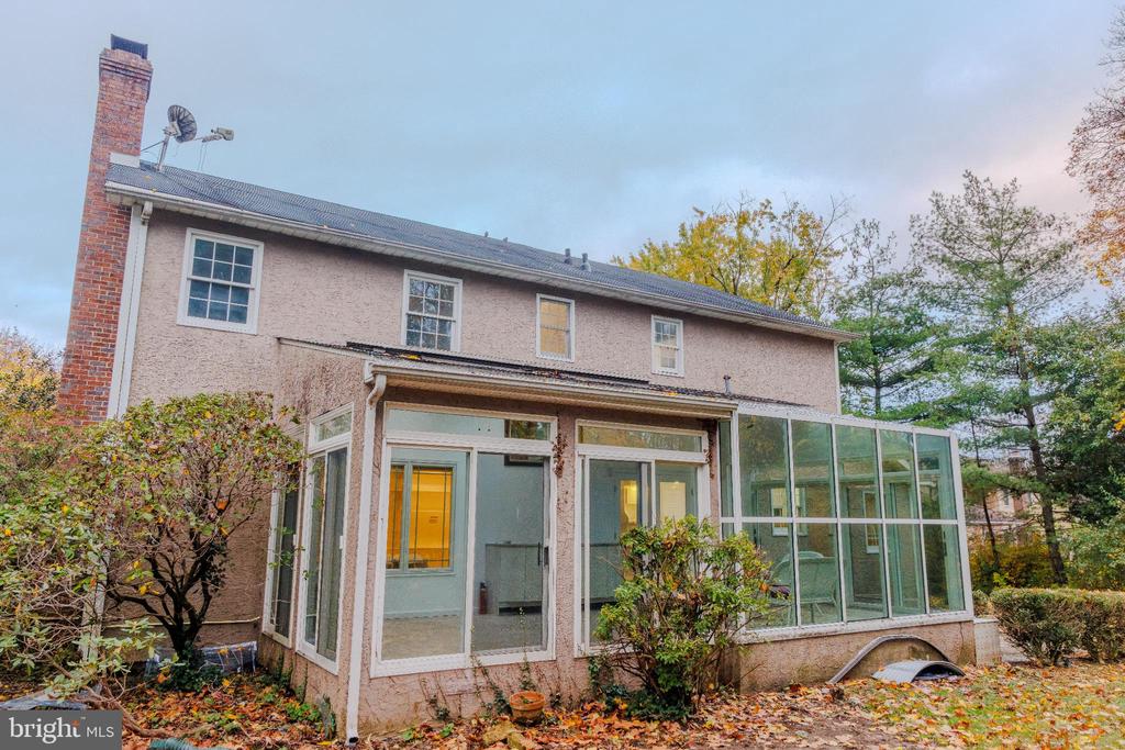 1536 FULTON DRIVE