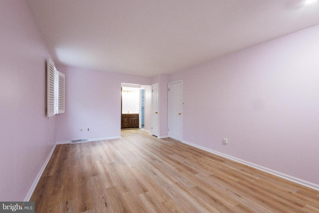 1536 FULTON DRIVE