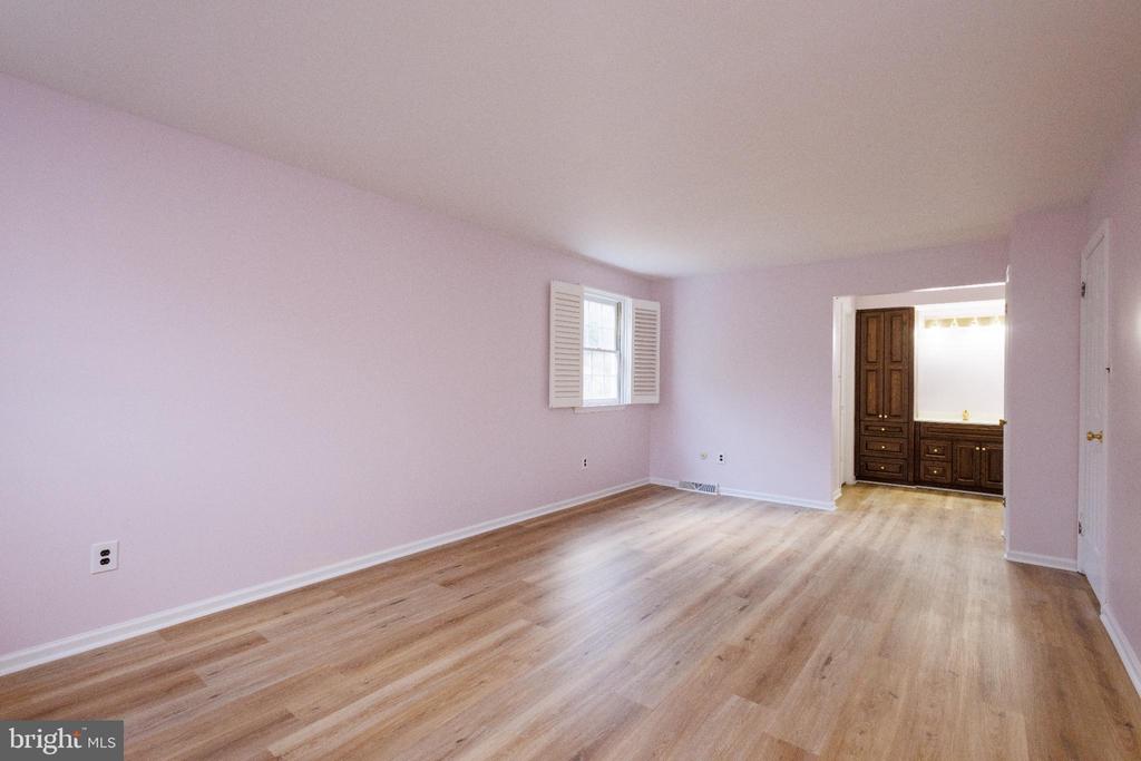 1536 FULTON DRIVE