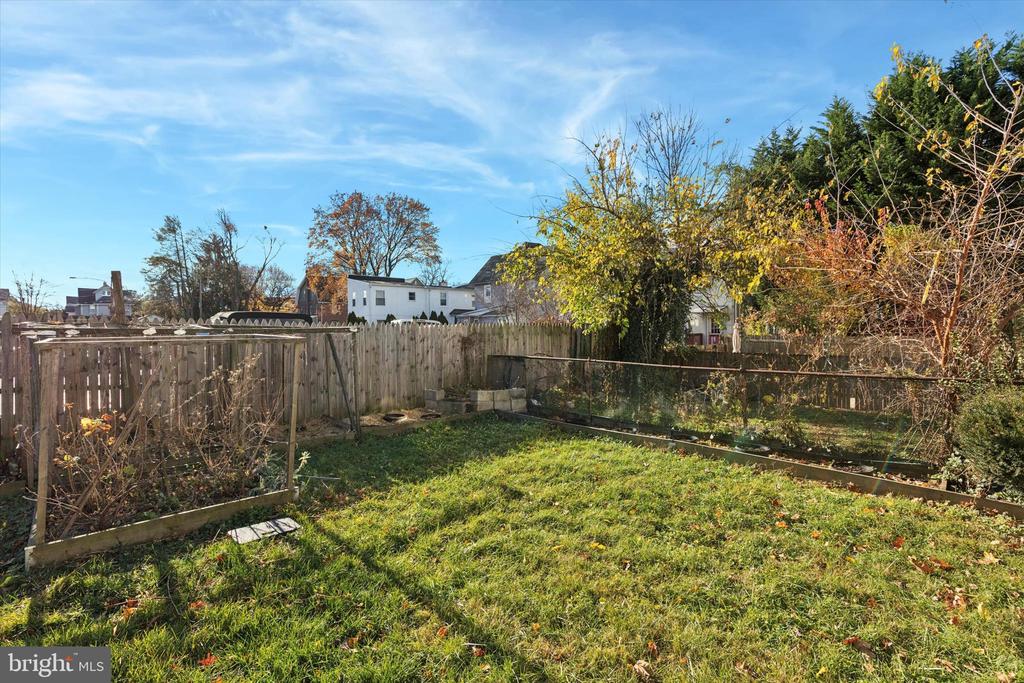 221 ARDMORE AVENUE