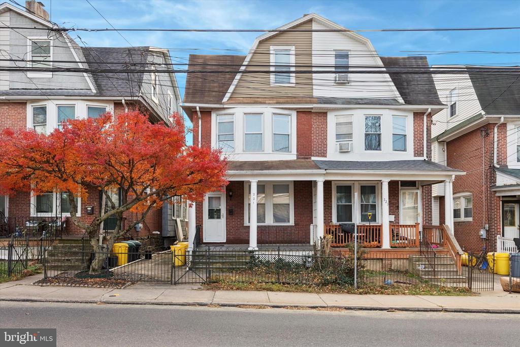 221 ARDMORE AVENUE