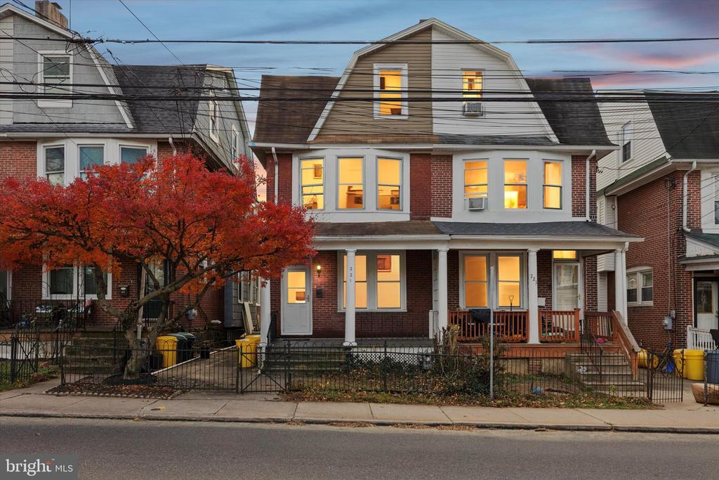 221 ARDMORE AVENUE