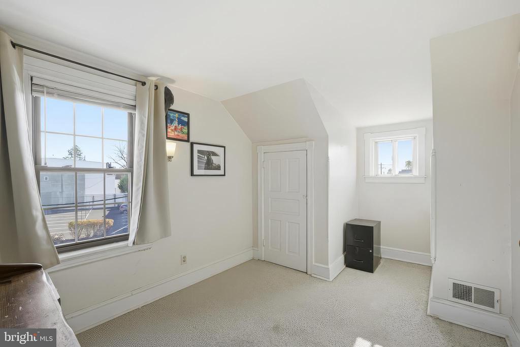 524 GREENWOOD AVENUE
