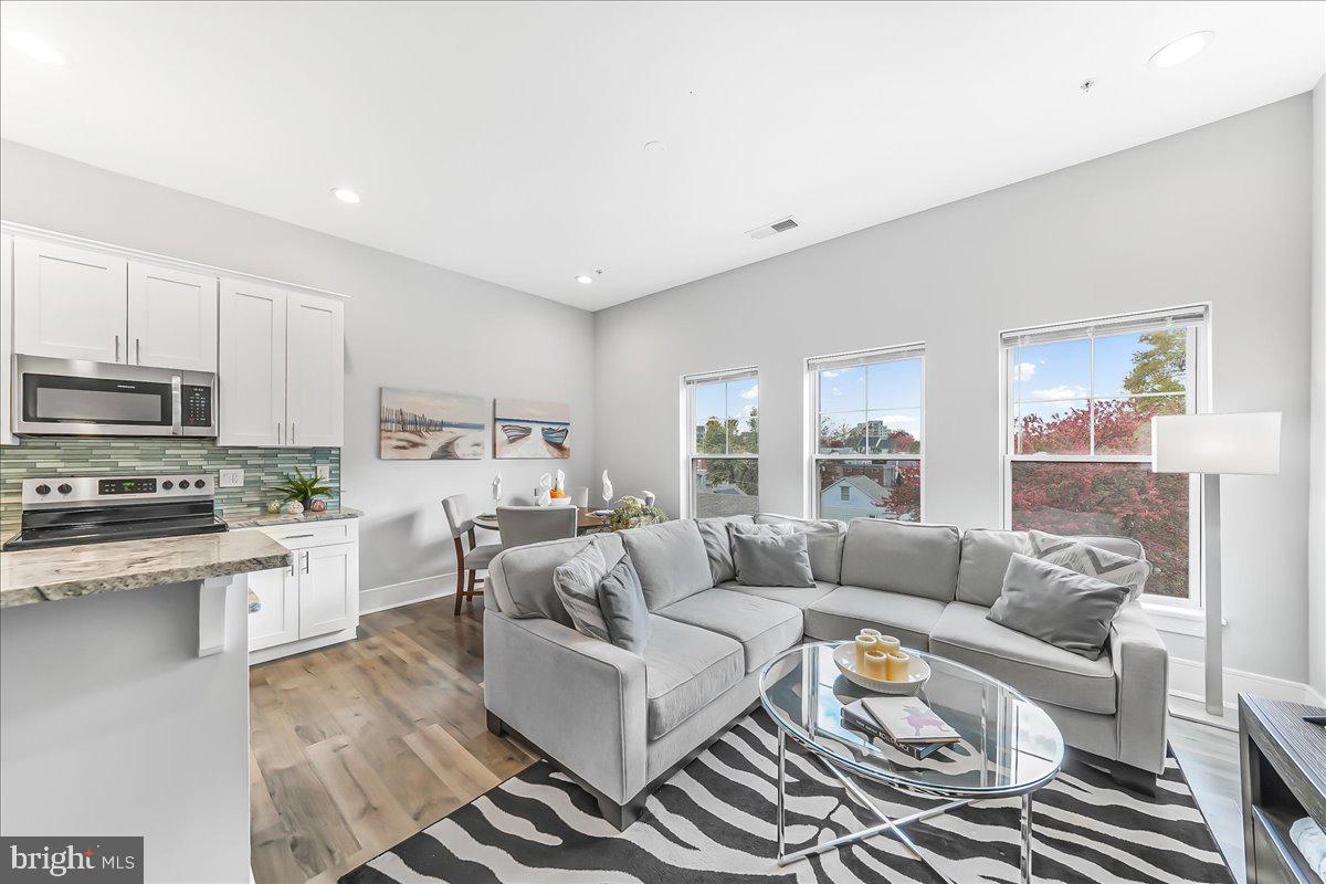 537 APPLE STREET 302