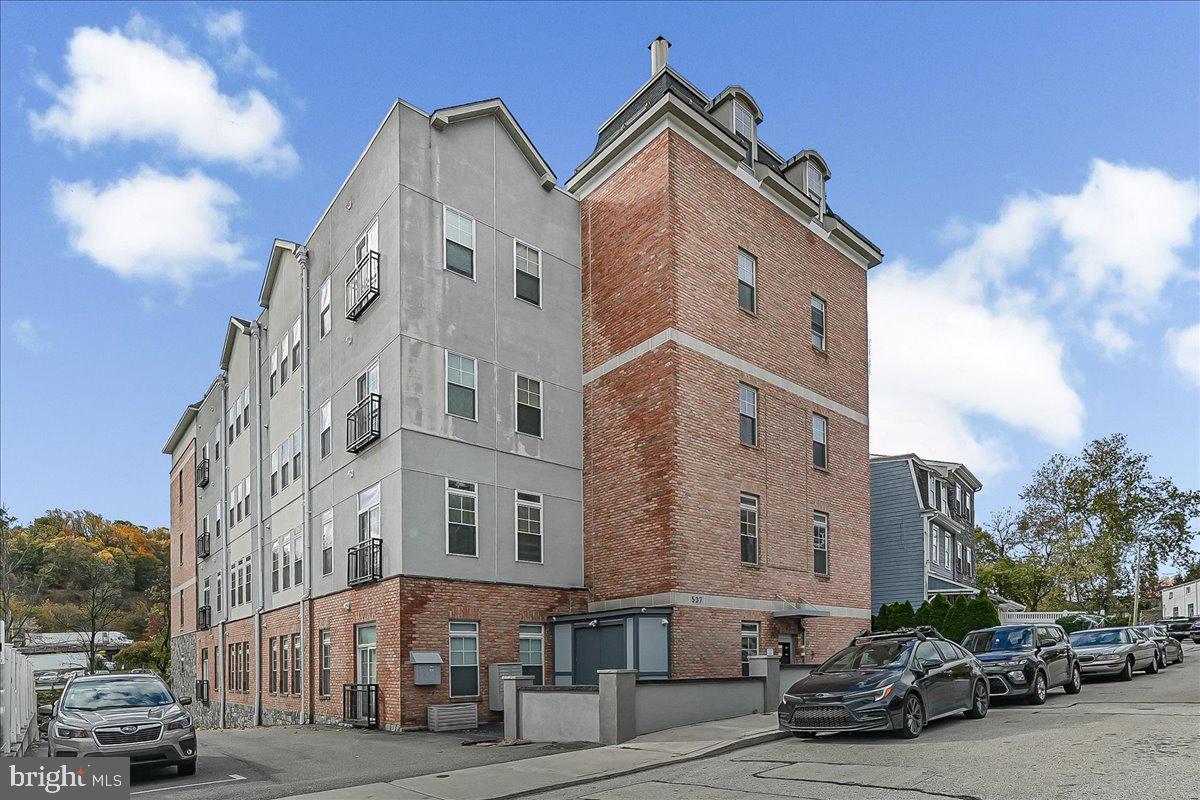 537 APPLE STREET 302