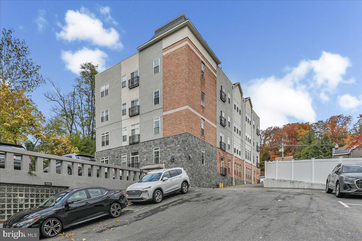 537 APPLE STREET 302