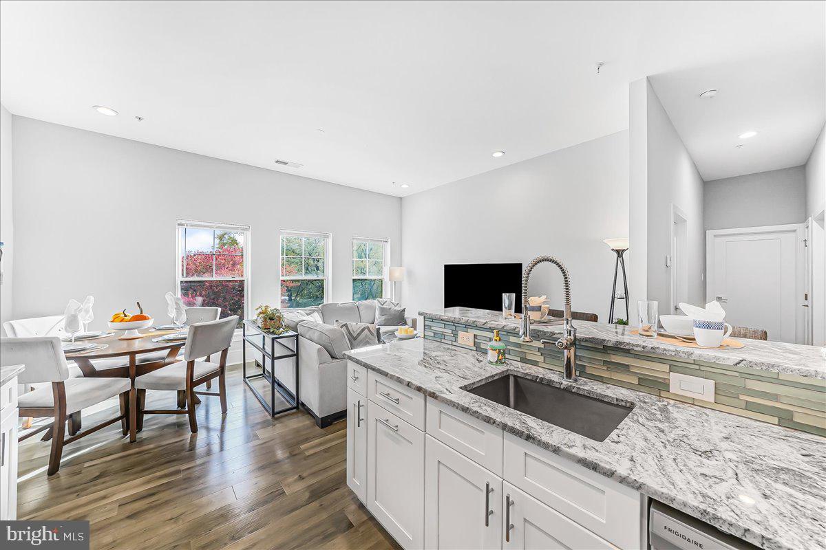 537 APPLE STREET 302