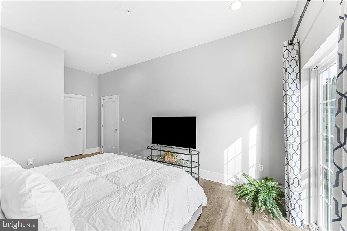 537 APPLE STREET 302