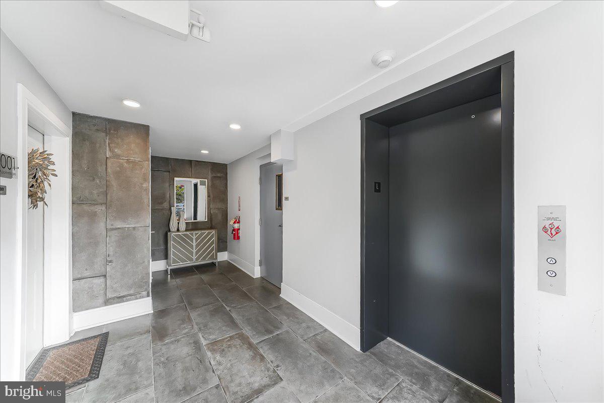 537 APPLE STREET 302