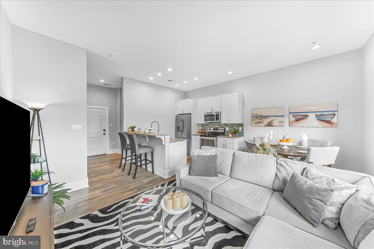 537 APPLE STREET 302