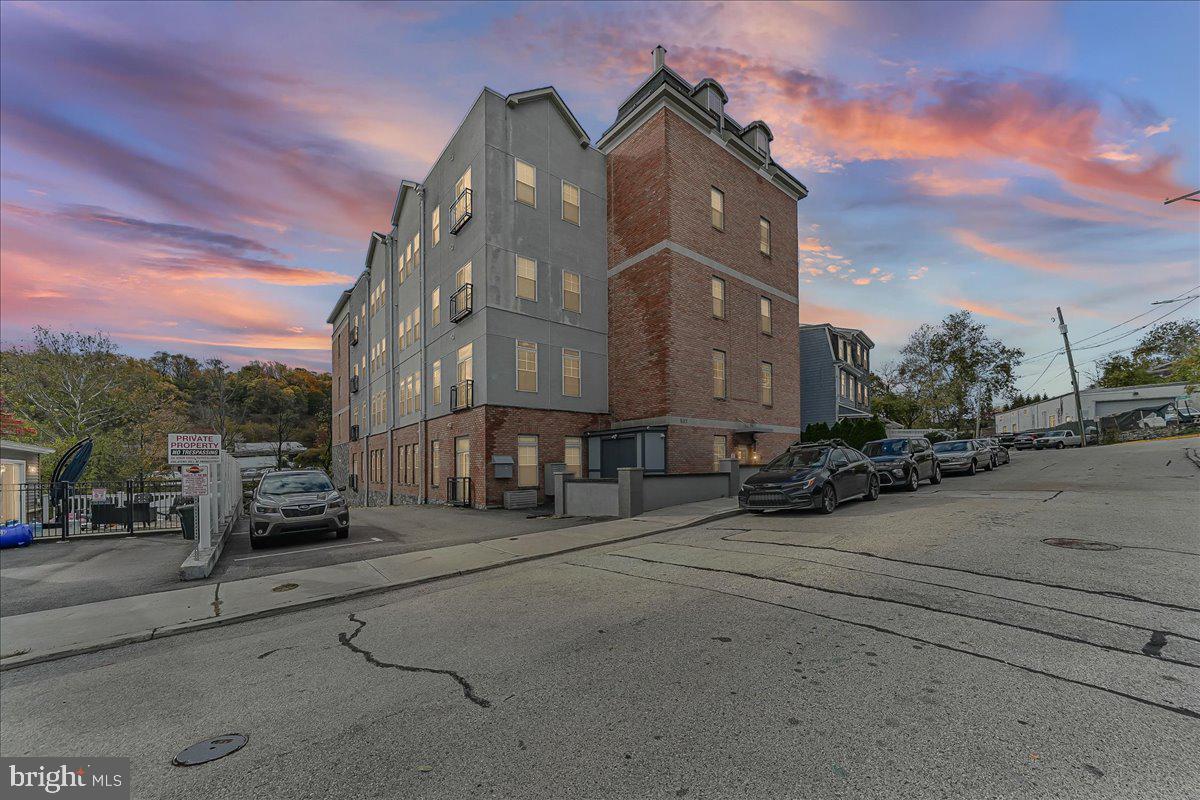 537 APPLE STREET 302