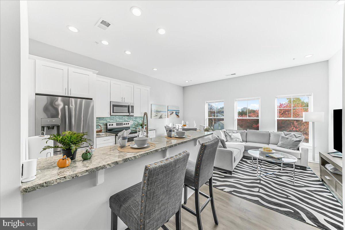 537 APPLE STREET 302