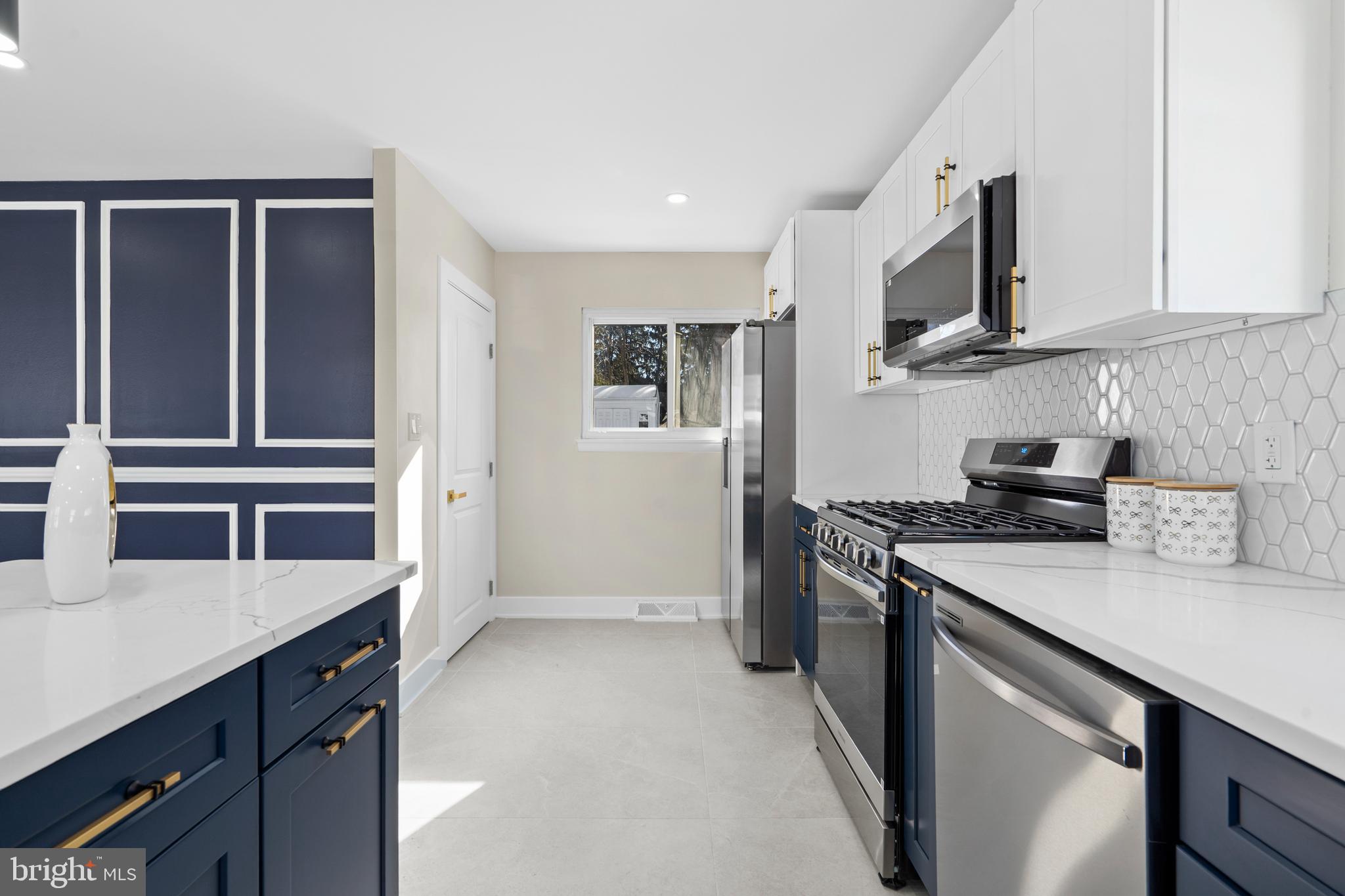 1717 CRESTVIEW AVENUE