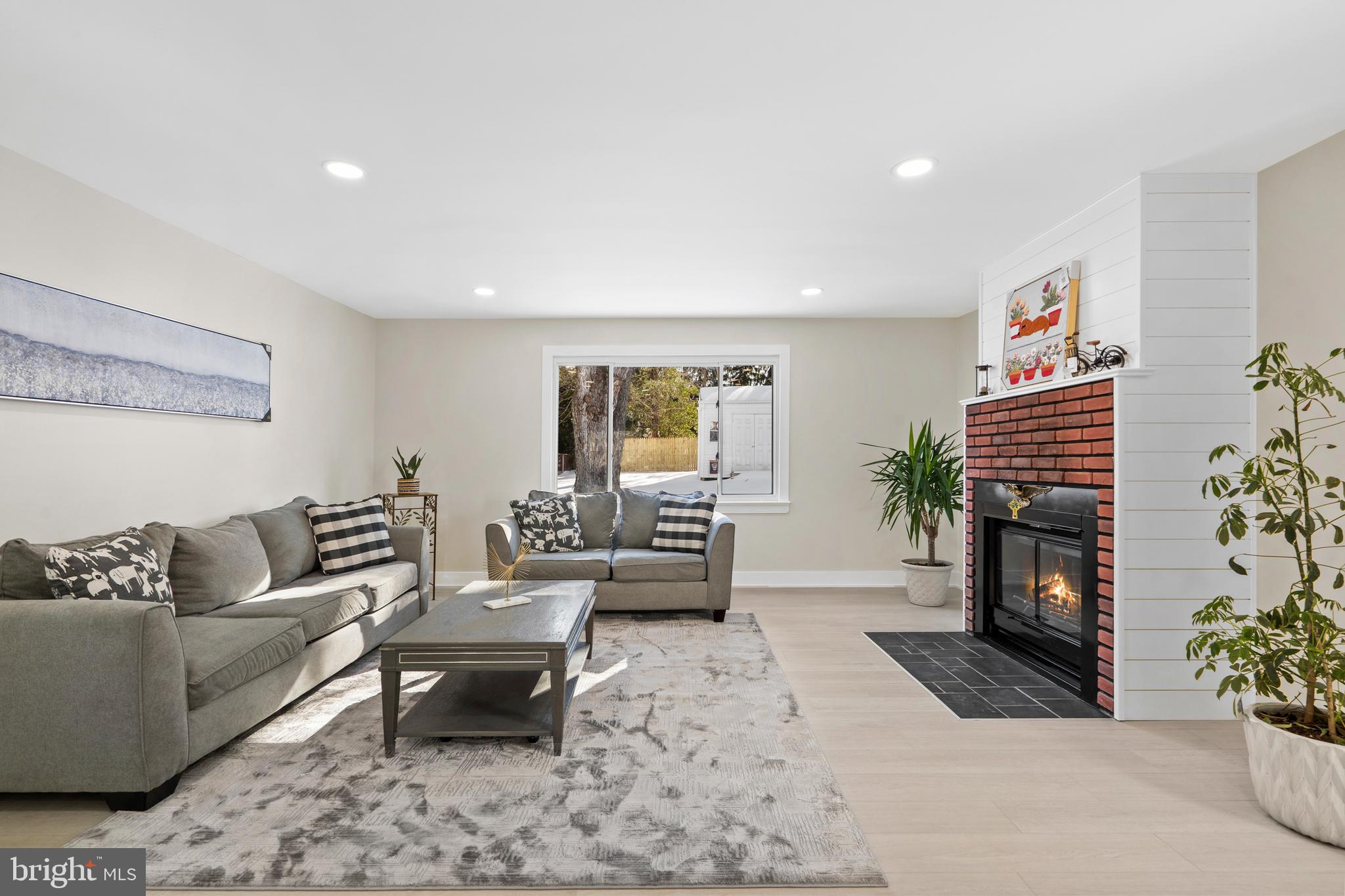 1717 CRESTVIEW AVENUE