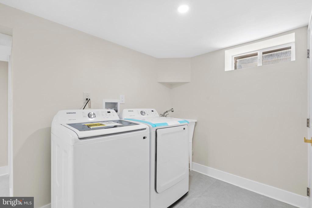 1717 CRESTVIEW AVENUE