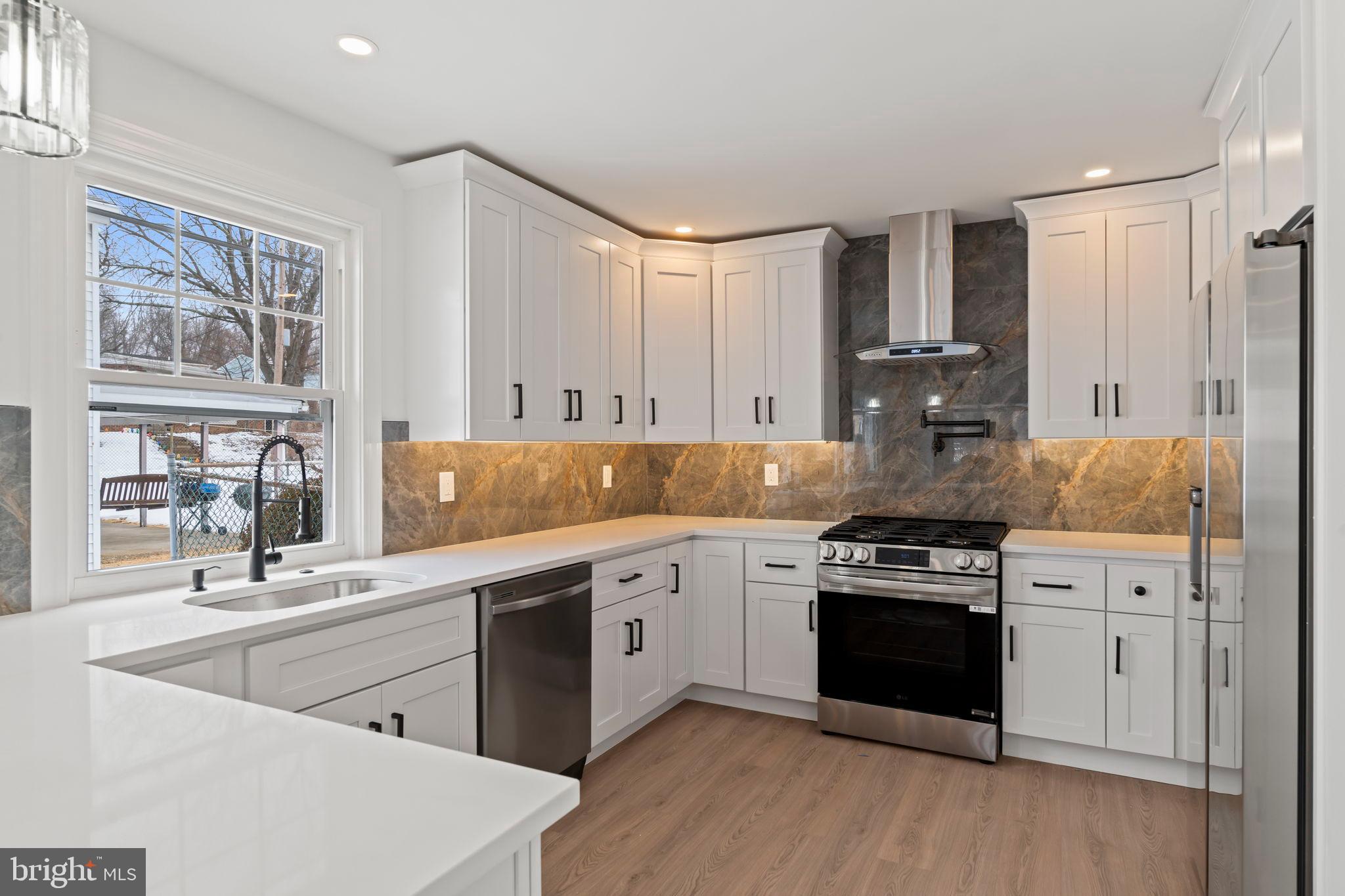 1567 LINDBERGH AVENUE