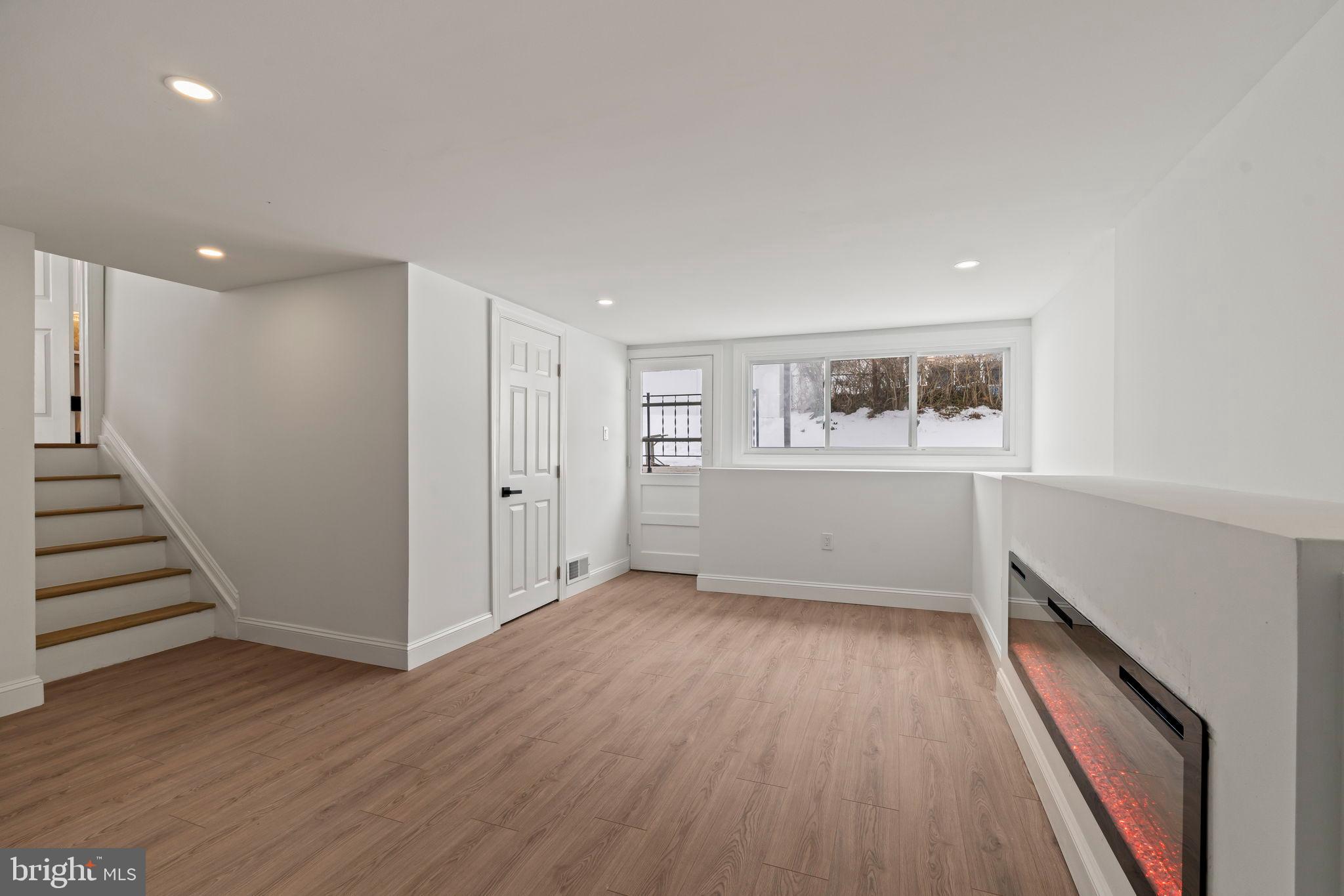 1567 LINDBERGH AVENUE