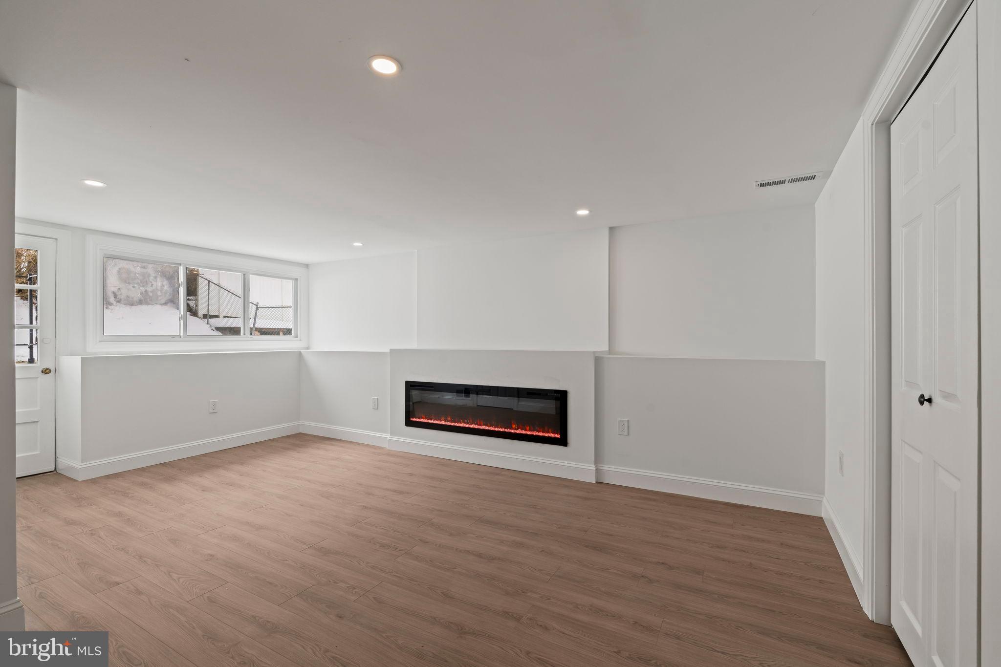 1567 LINDBERGH AVENUE