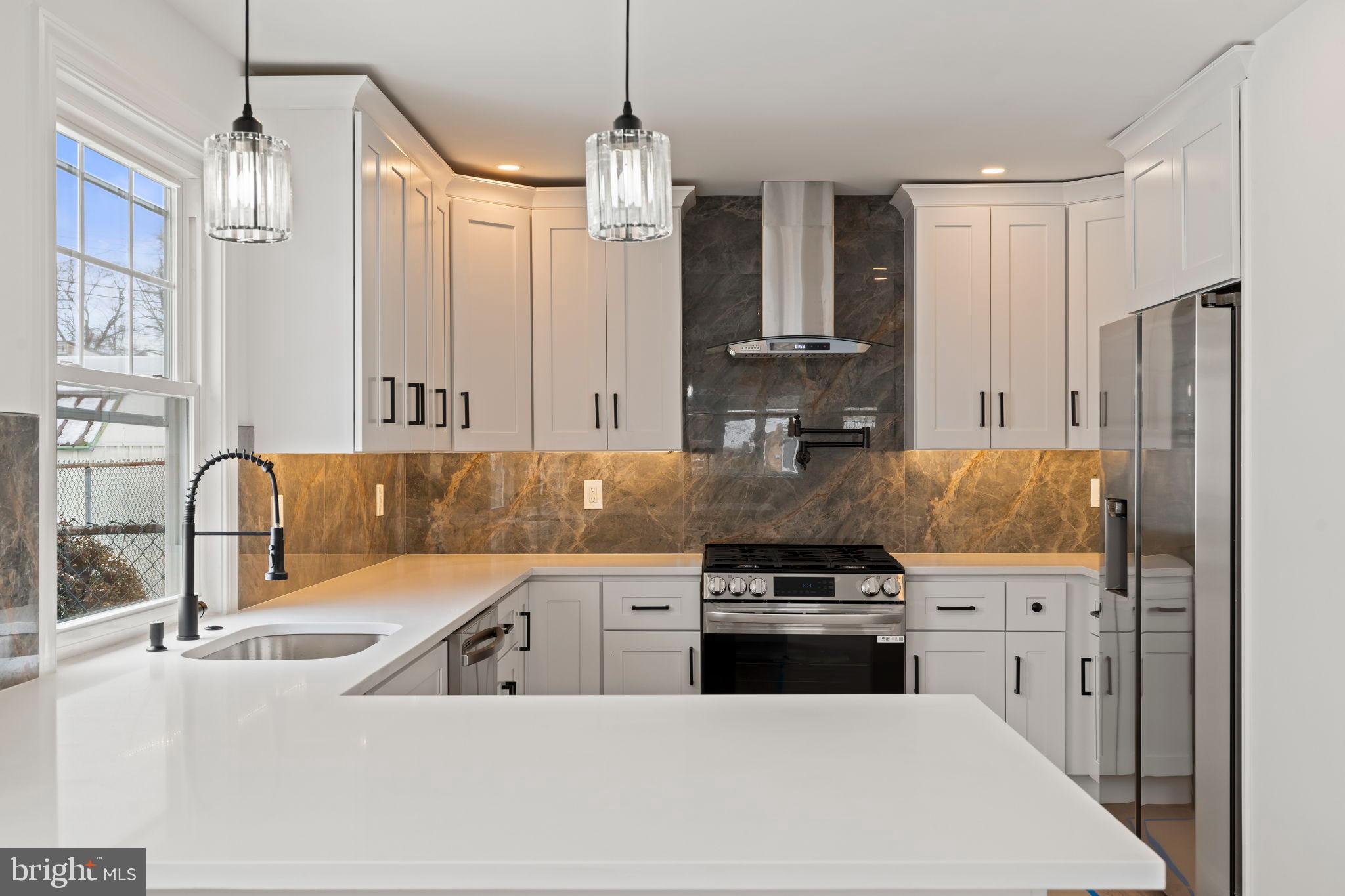 1567 LINDBERGH AVENUE