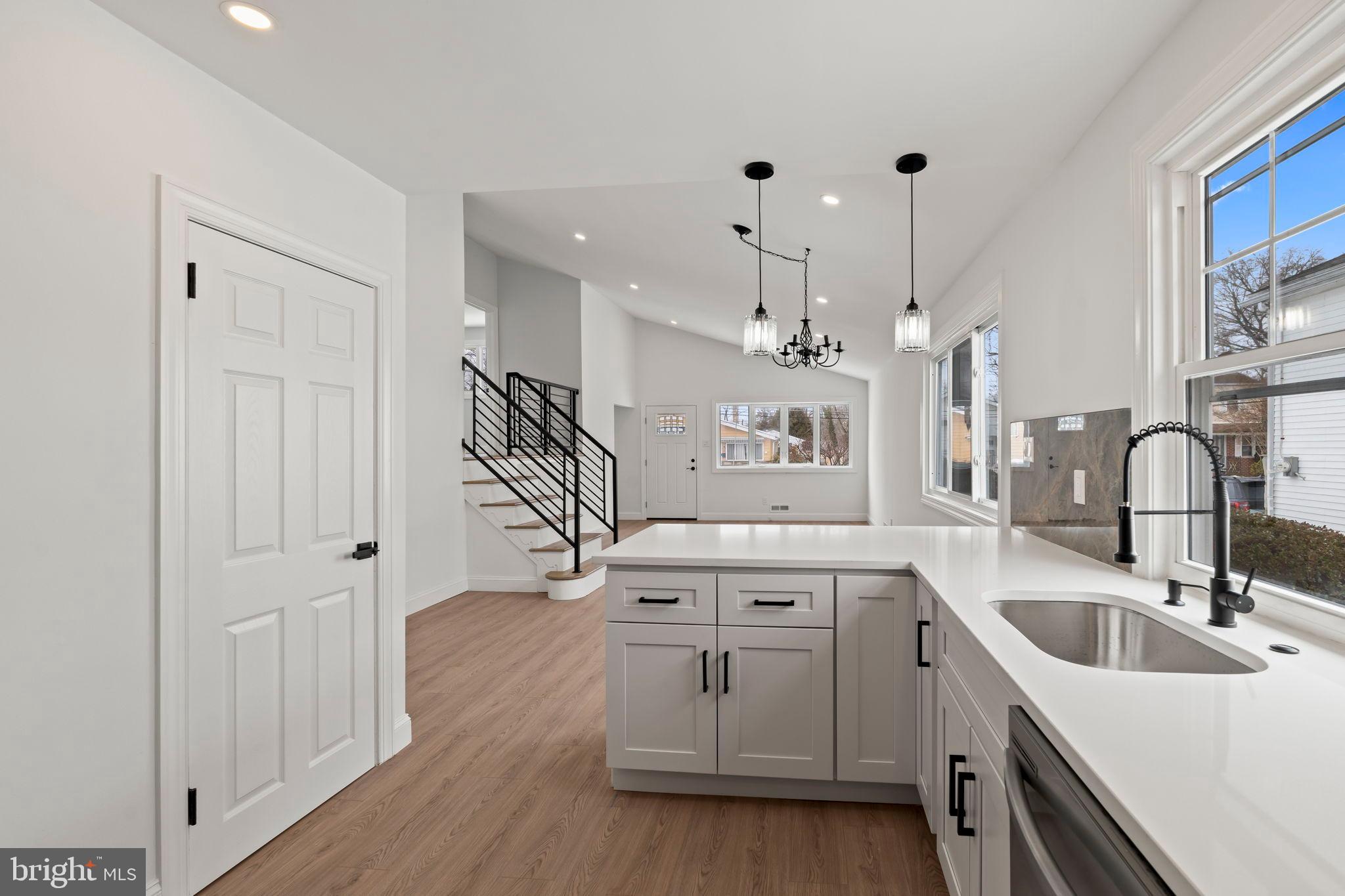 1567 LINDBERGH AVENUE