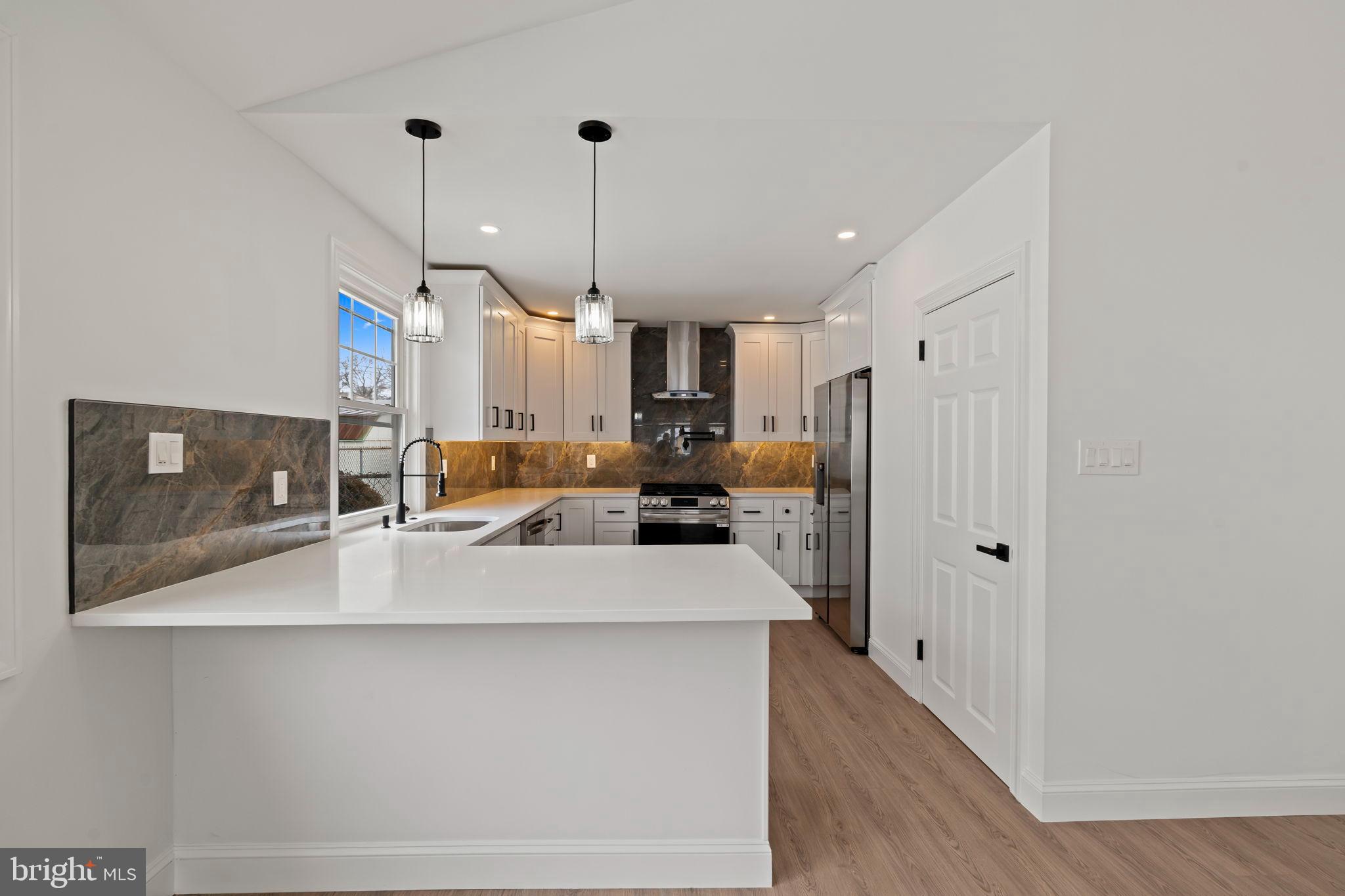 1567 LINDBERGH AVENUE