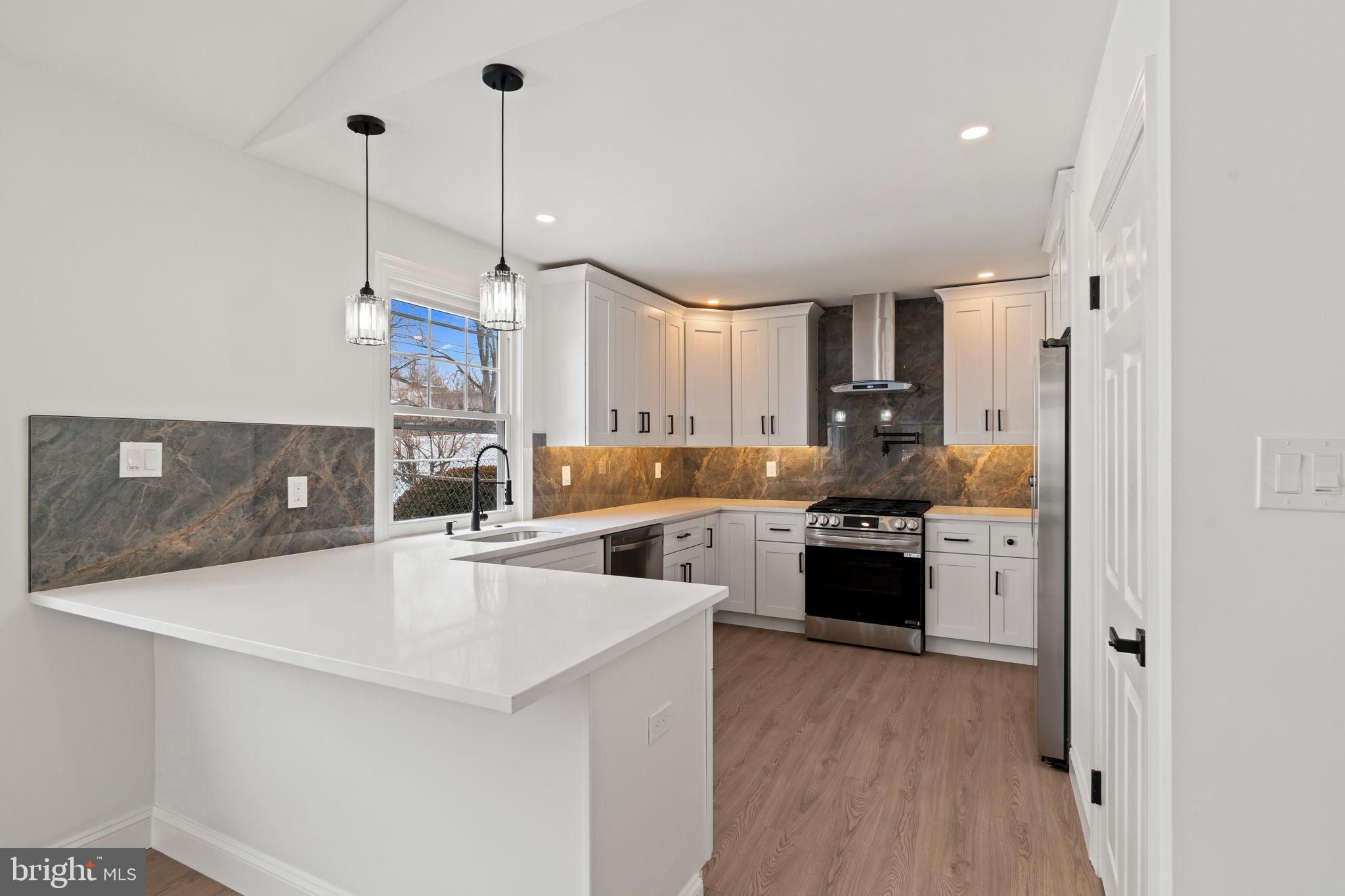 1567 LINDBERGH AVENUE