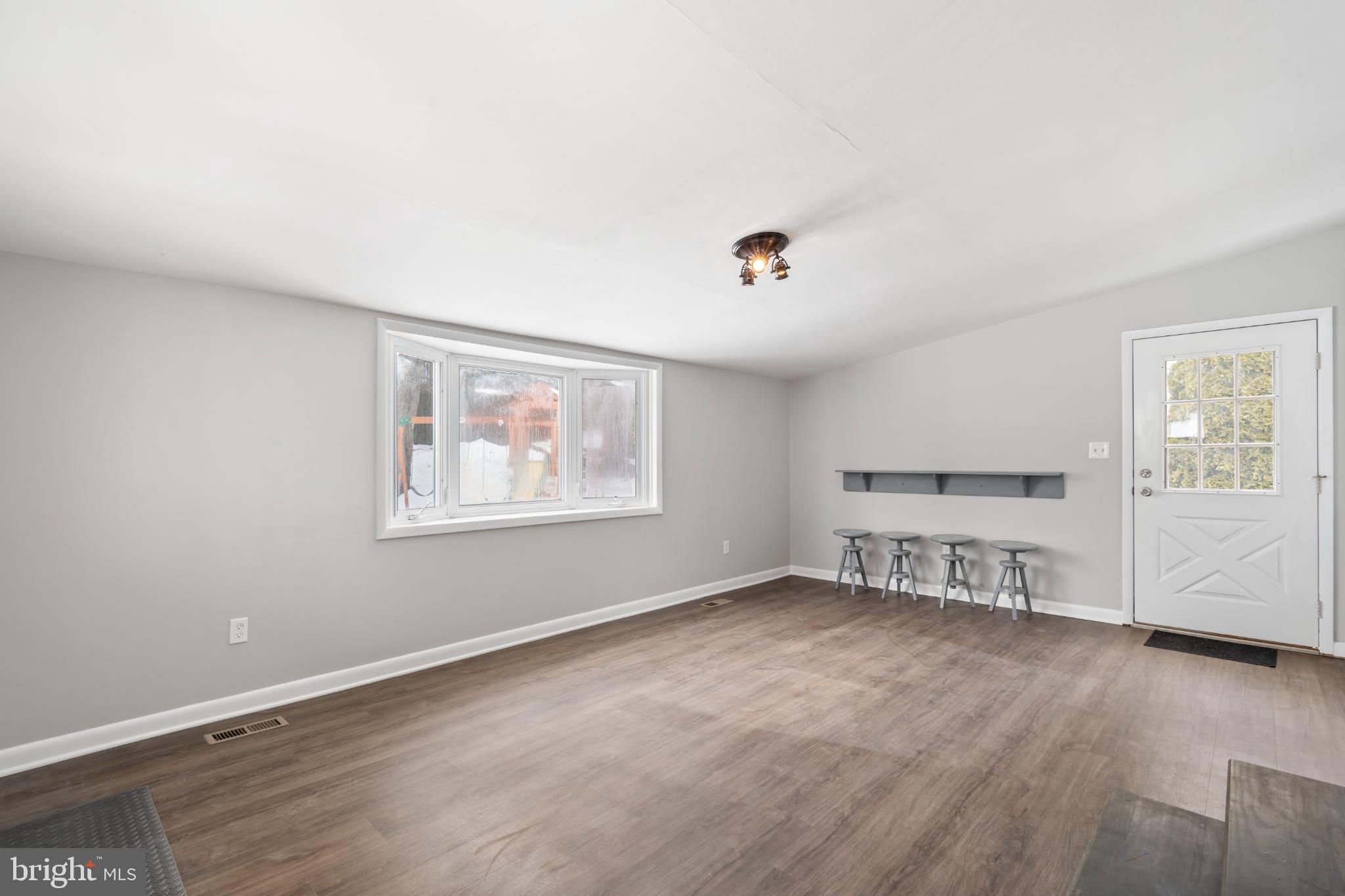 407 W MORELAND AVENUE