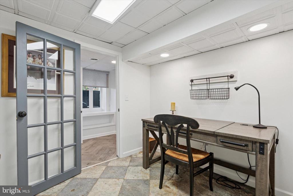 1202 W WYNNEWOOD ROAD 1